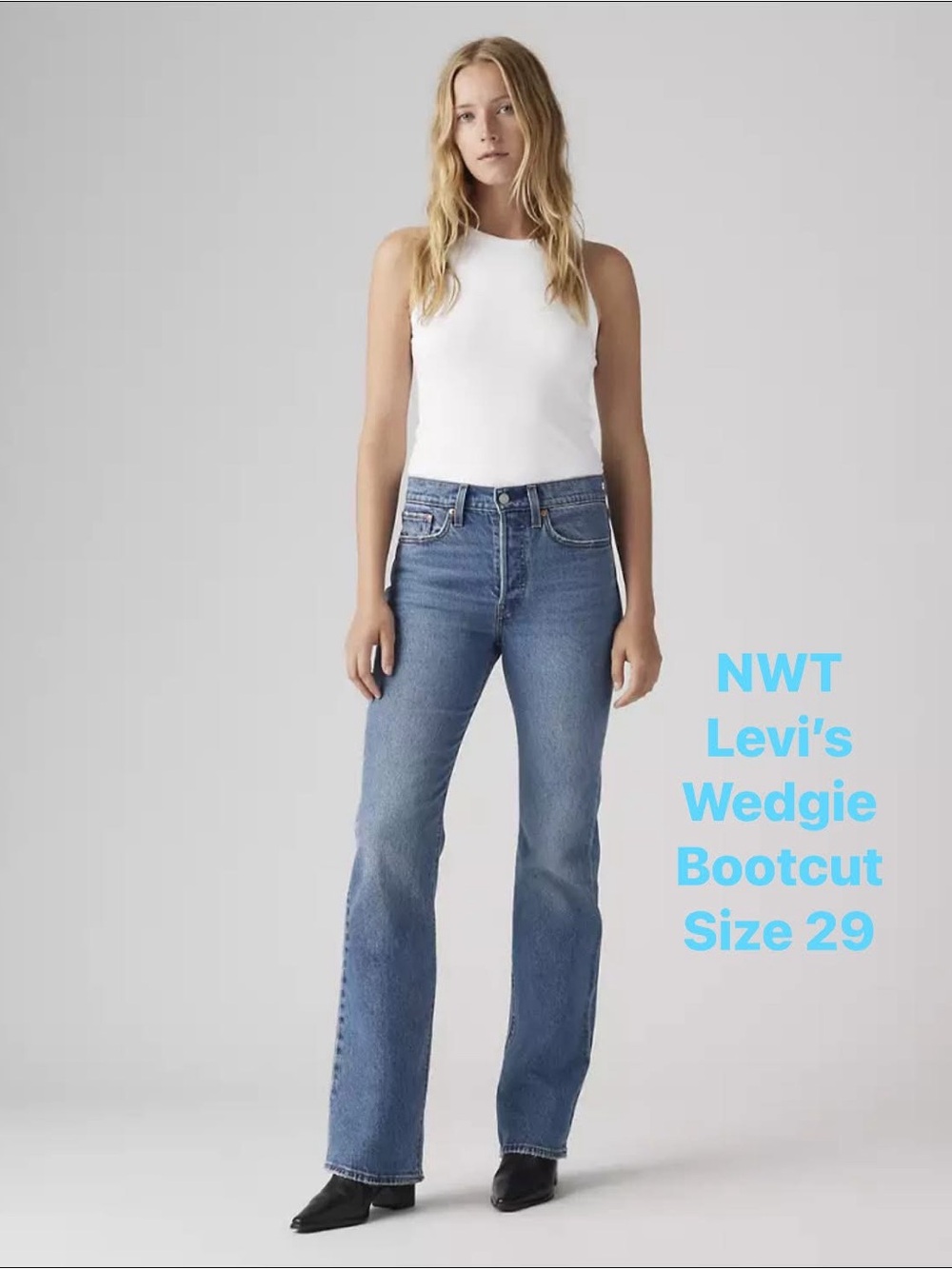 NWT - Levi's Wedgie Bootcut Buttonfly with distressed hem. Size: 29